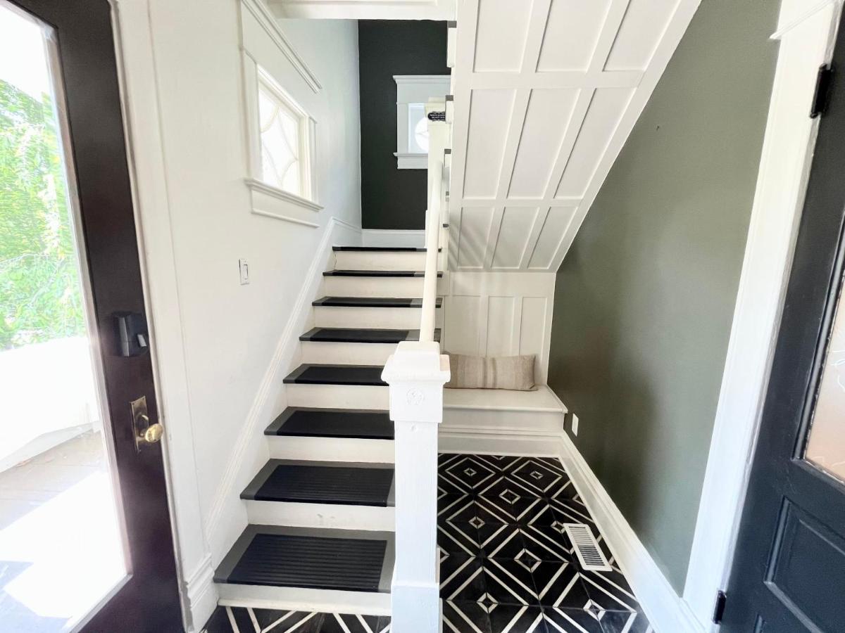 Appartamento Its Back Historic Flat In Downtown Boise Esterno foto