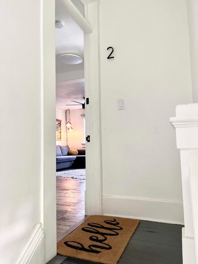Appartamento Its Back Historic Flat In Downtown Boise Esterno foto