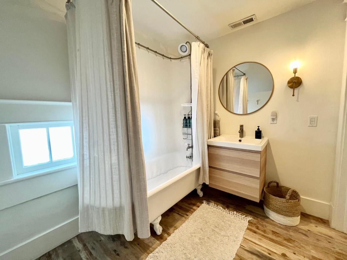 Appartamento Its Back Historic Flat In Downtown Boise Esterno foto