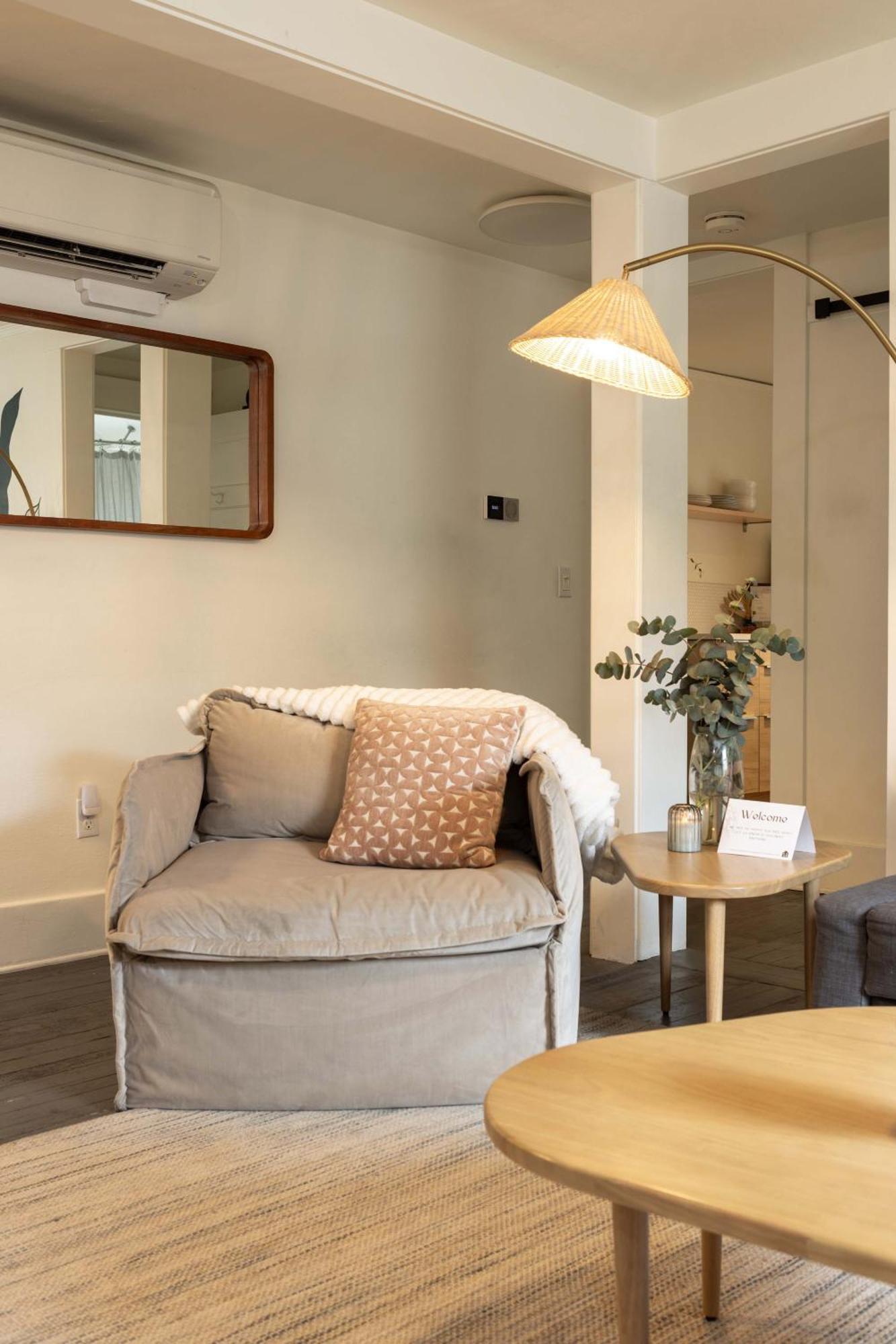 Appartamento Its Back Historic Flat In Downtown Boise Esterno foto