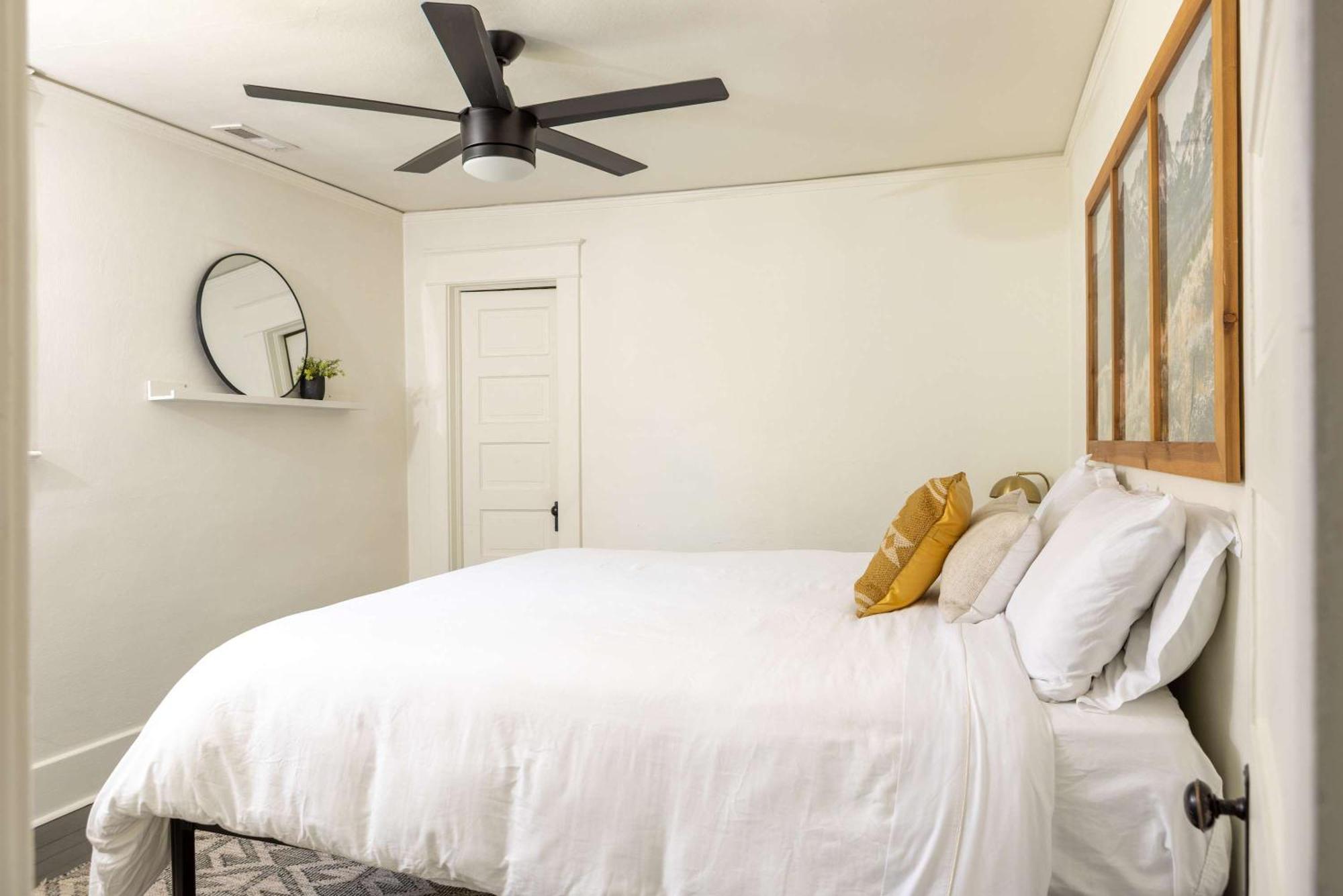 Appartamento Its Back Historic Flat In Downtown Boise Esterno foto